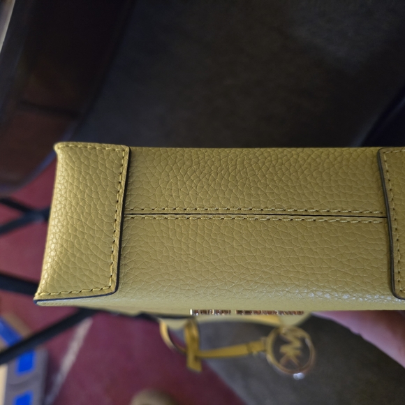 Brand New Without Tags Michael Kors Yellow Handbag - Picture 2 of 5